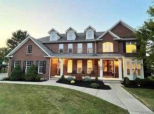 18 Brownstone Ct, East Amherst, NY 14051