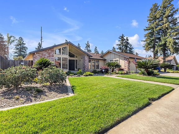 3rd image of 2504 Bridle Path Ln