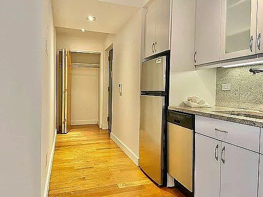 3rd image of 1677 Lexington Ave APT 6C