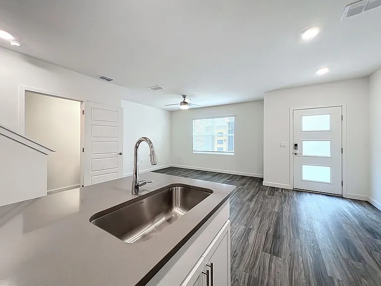 231 Dapper Ct — Photo 8