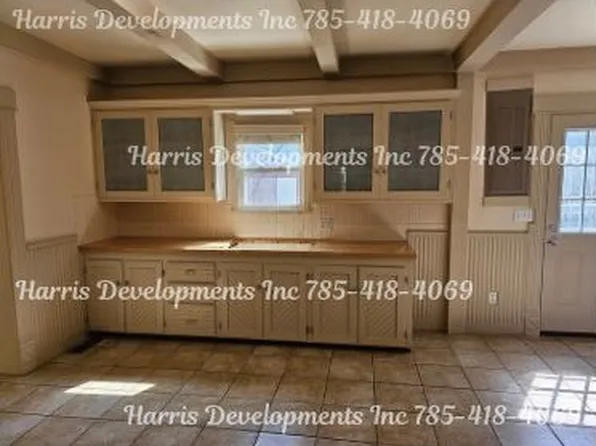 621 S Sycamore St, Ottawa, KS 66067