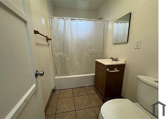 2nd image of 5726 S Budlong Ave