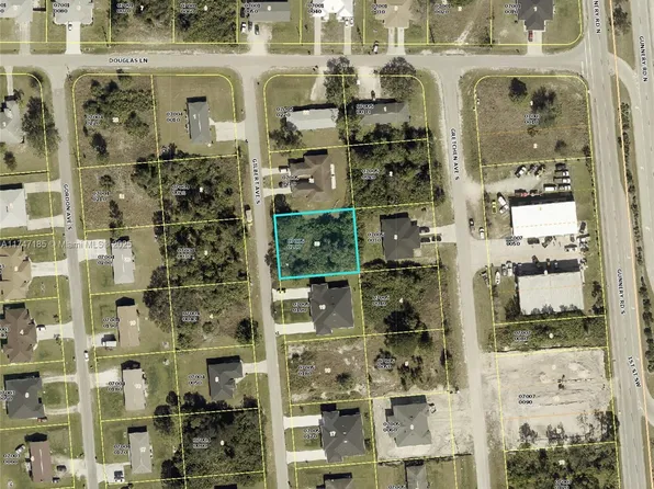 109/111 Gilbert Ave S, Lehigh Acres, FL 33973