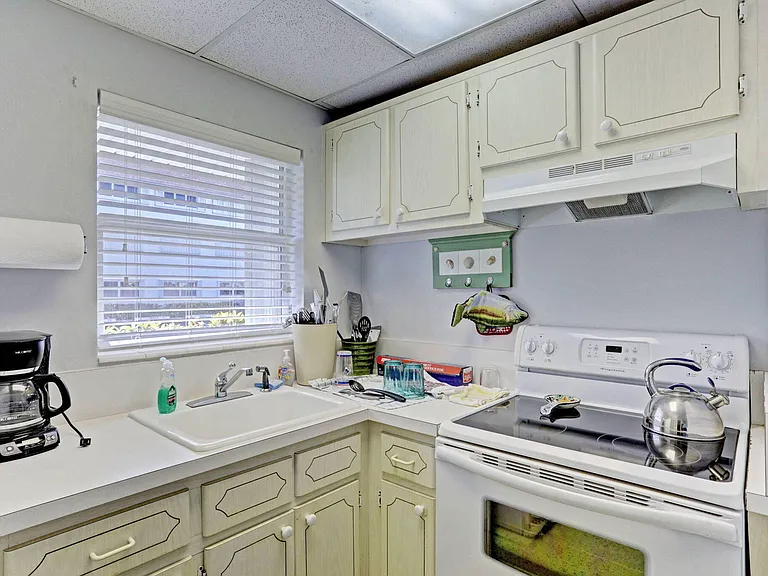 100 Shore Ct #210 — Photo 53