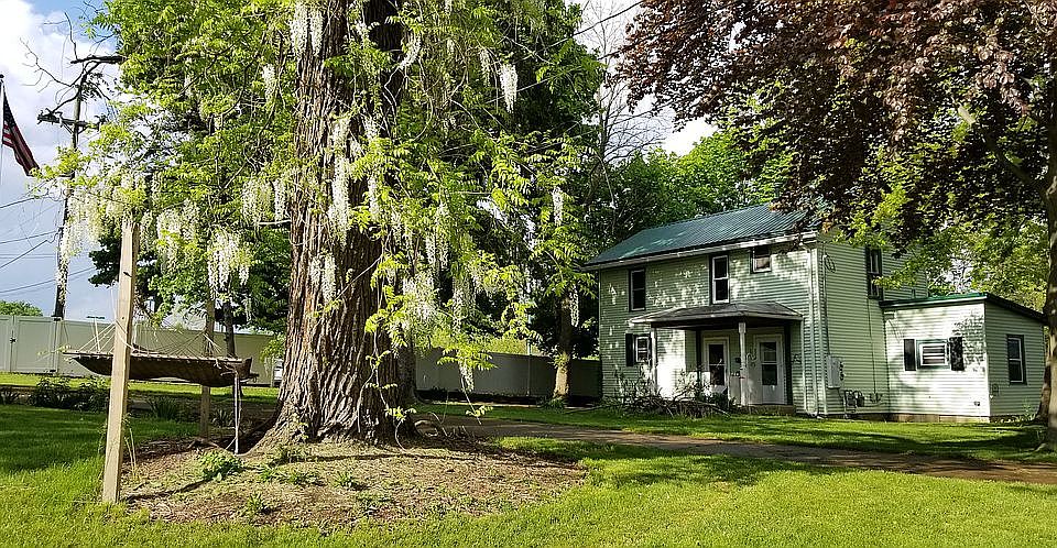 1st image of 129 Park Pl