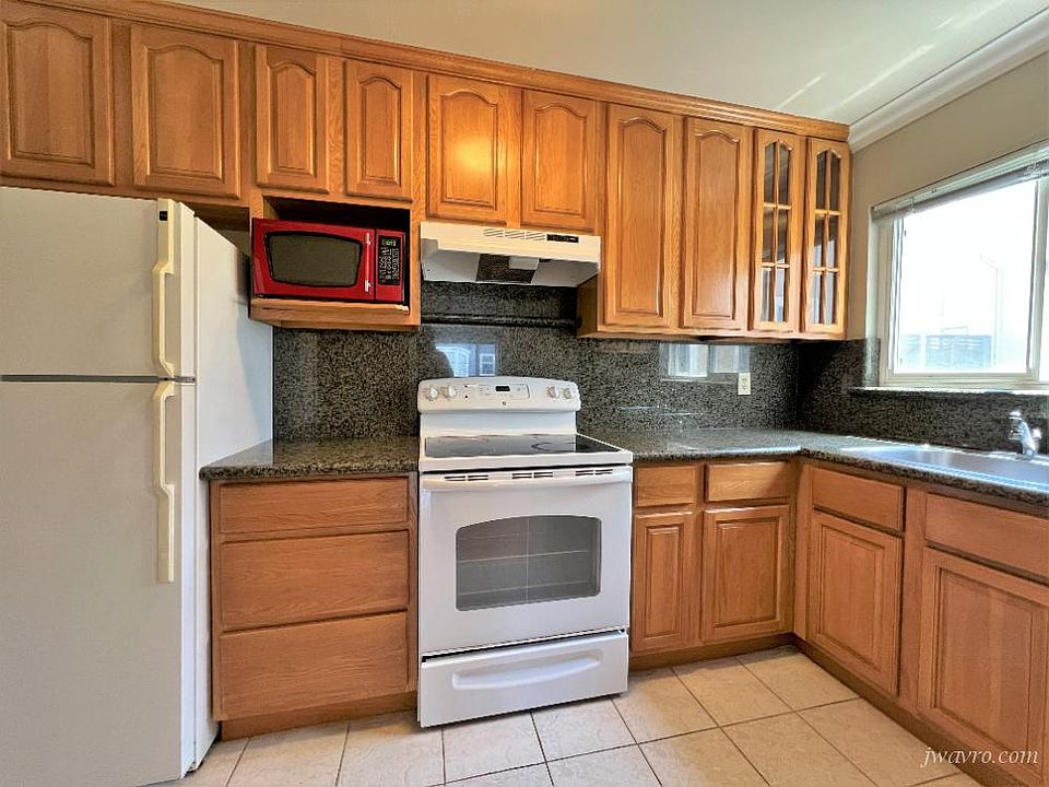 1st image of 2420 Franklin St APT 33