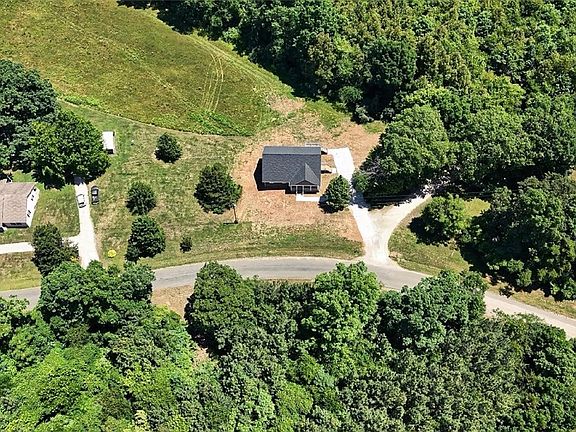 3rd image of 729 Mockingbirg Ln