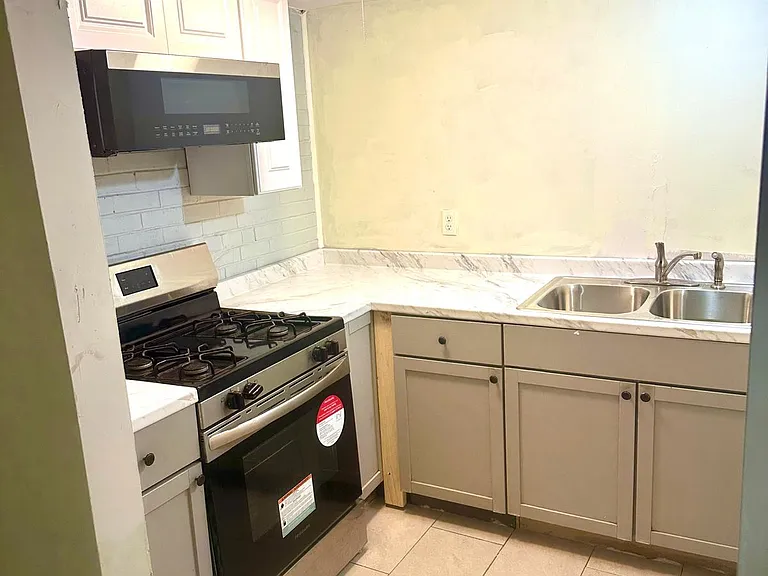 6325 N Artesian Ave #G — Photo 1
