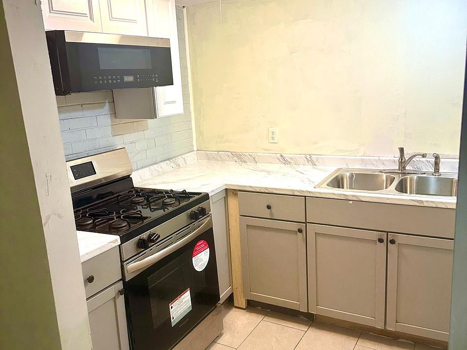 1st image of 6325 N Artesian Ave #G