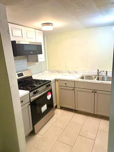 6325 N Artesian Ave #G Photo 1