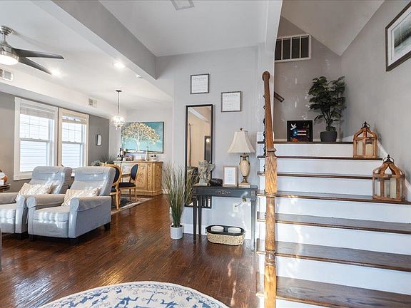 5th image of 252 Grace Ave