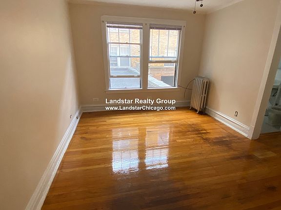 2nd image of 2621 W Gunnison St #I1