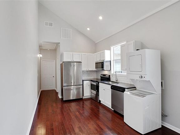 4th image of 2534 Lavender St