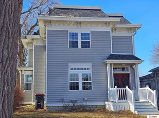 409 S 7th St, Beatrice, NE 68310