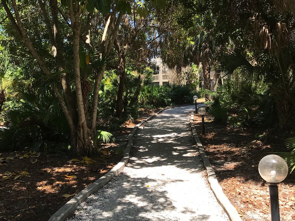 1st image of 203 Woodland Dr