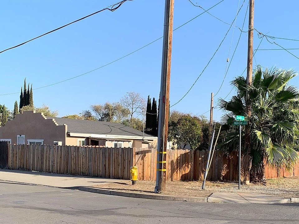 1804 Minnie St. Front Unit, Previously used a Mini Mart.