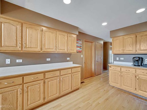 5th image of 9101 Redcastle Dr