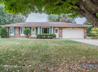 1888 Pleasantwood Dr, Jenison, MI 49428