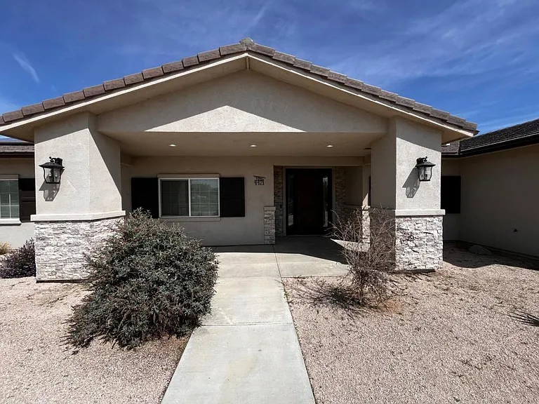 4421 Stetson Ave — Photo 2