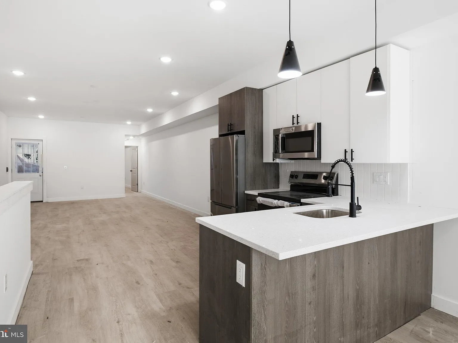 3 bed, $1,800 — Photo 4