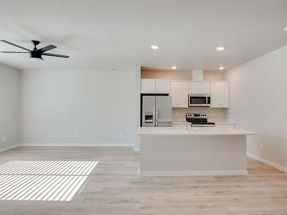 2nd image of 314 S Echo Canyon Ave