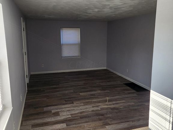 5th image of 1484 Duxberry Ave
