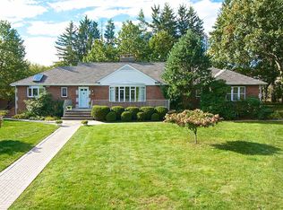 855 W Crescent Ave, Allendale, NJ 07401