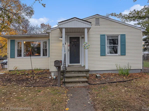 1010 Dunbar St, Essexville, MI 48732