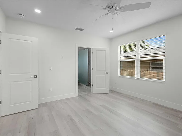 2203 N Blvd — Photo 32