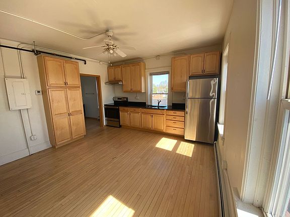 5th image of 409 N Broadway St #32
