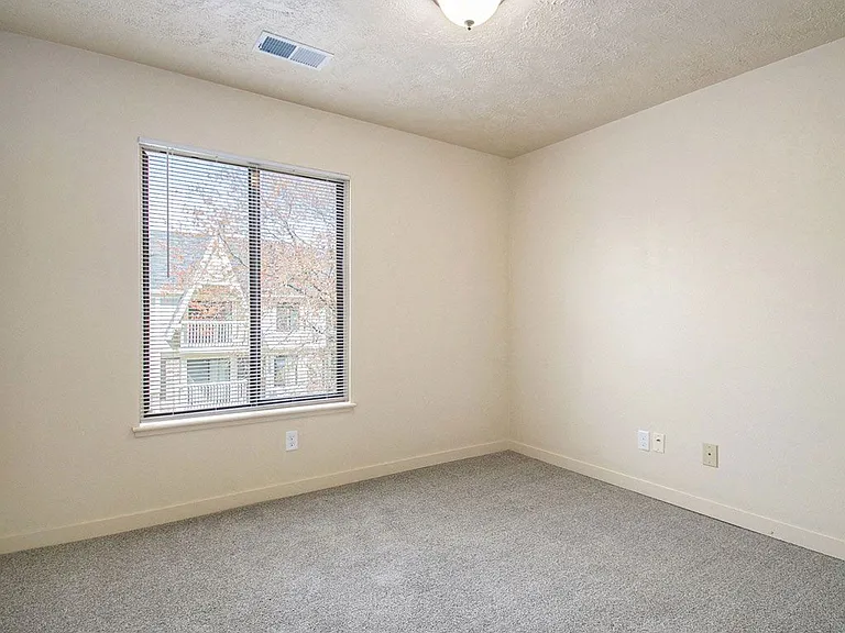 Old Farm Apartments — Photo 34