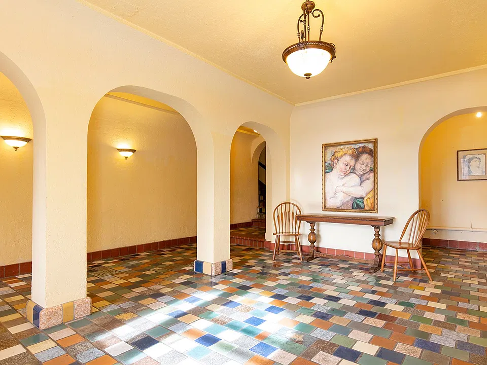 Ella Robert | Where Historic Seattle Meets Everyday Convenience | Fall Move in Specials!