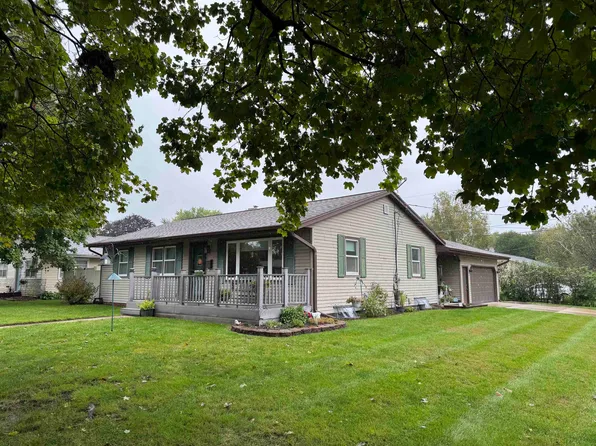 1304 Manor Dr, Janesville, WI 53548