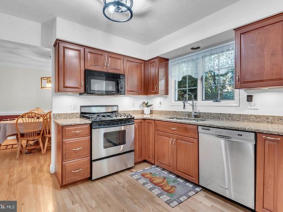 3rd image of 604 Academy Ave