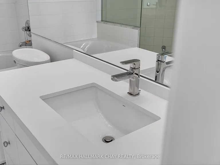 2 Toronto St #1205 — Photo 22