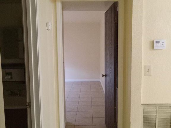 4th image of 510 E Vine St APT L
