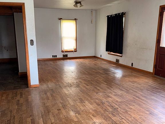 4th image of 403 Loomis Ave