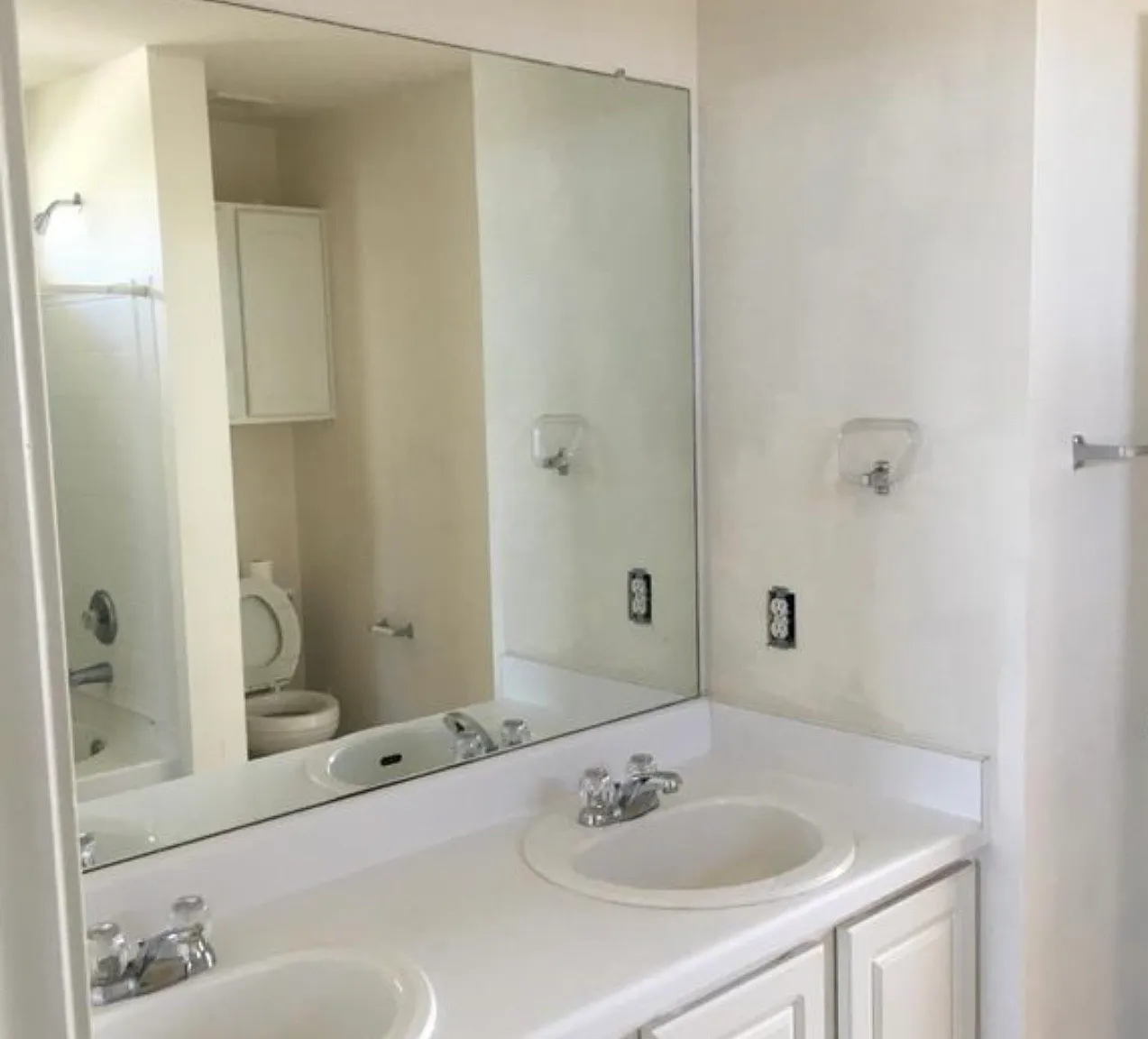 4 bed, 2450 sqft, $2,200 — Photo 3