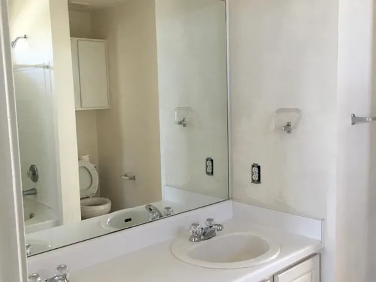 230 Phillips St — Photo 3