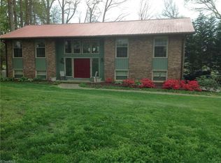 1160 Whispering Pines Dr, Kernersville, NC 27284