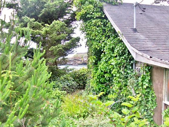 2nd image of 540 NW Yaquina Ave