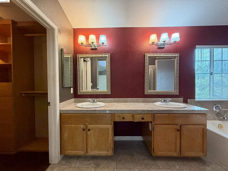 7 Goldmeadow Ct — Photo 18