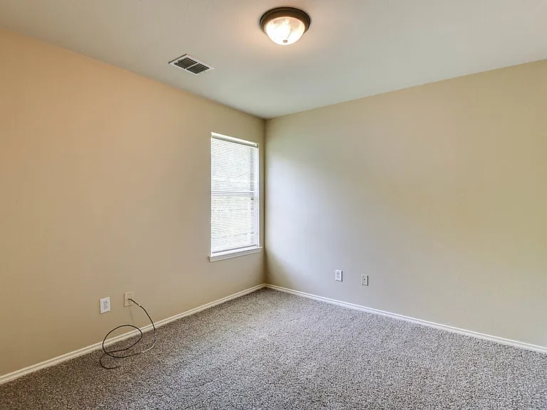 1443 Ravenwood Dr — Photo 13