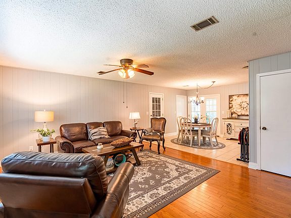 4th image of 131 Meadow Ln