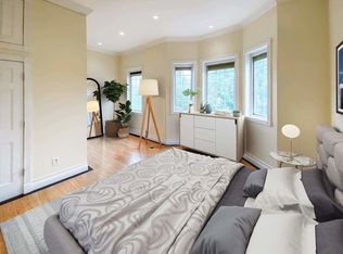 28-24 38th St #2, Astoria, NY 11103