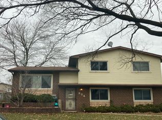 354 Ruth Cir, Bolingbrook, IL 60440