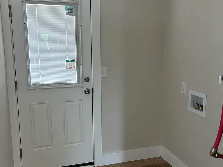 909 E Irvine St — Photo 13