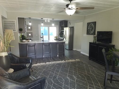 5th image of 1073 Indian Hills Dr