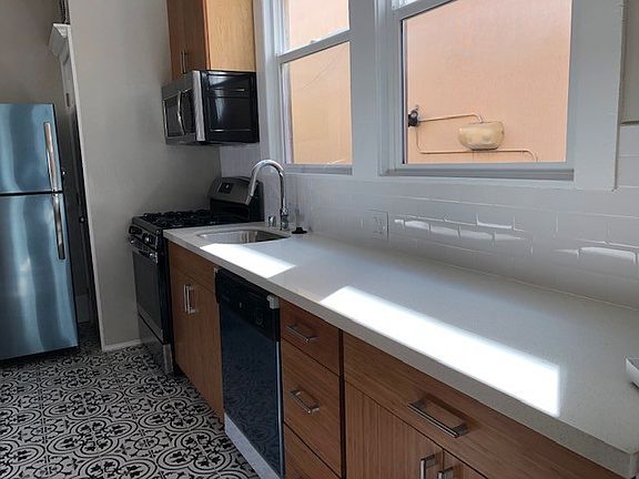 3rd image of 4186-4198 Piedmont Ave #1