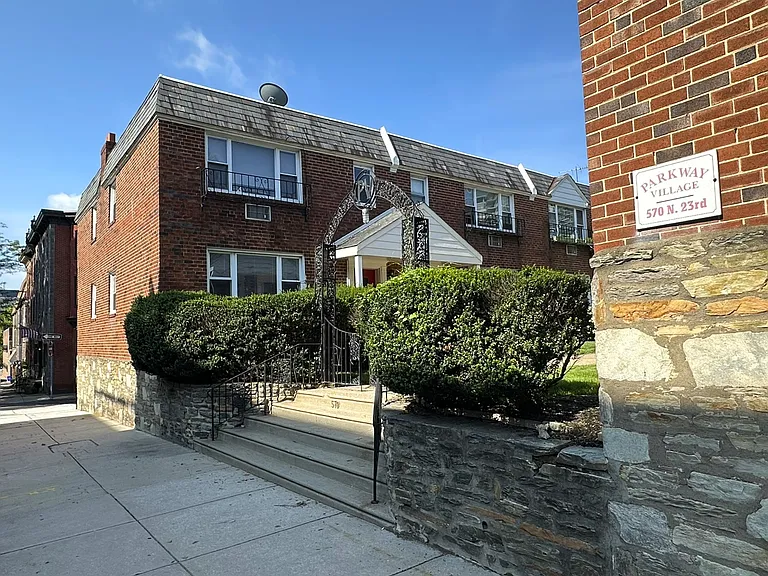 570 N 23rd St — Photo 2
